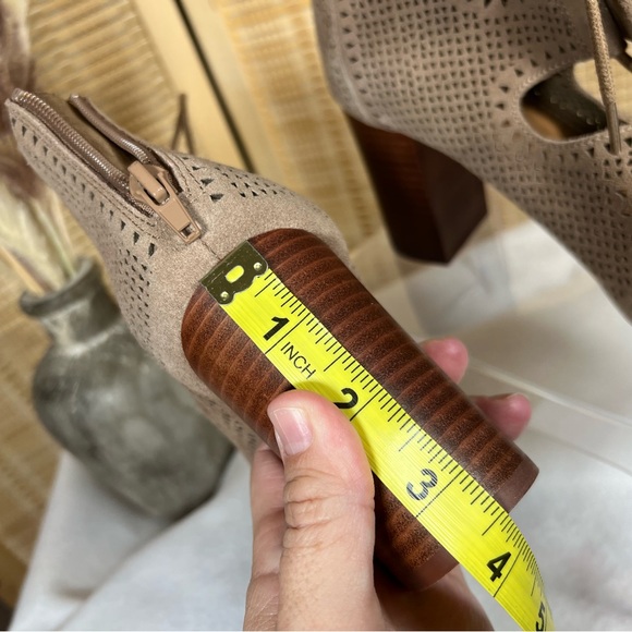 Crown Vintage “Eralicia” Bootie, Size 9 - Picture 7 of 8